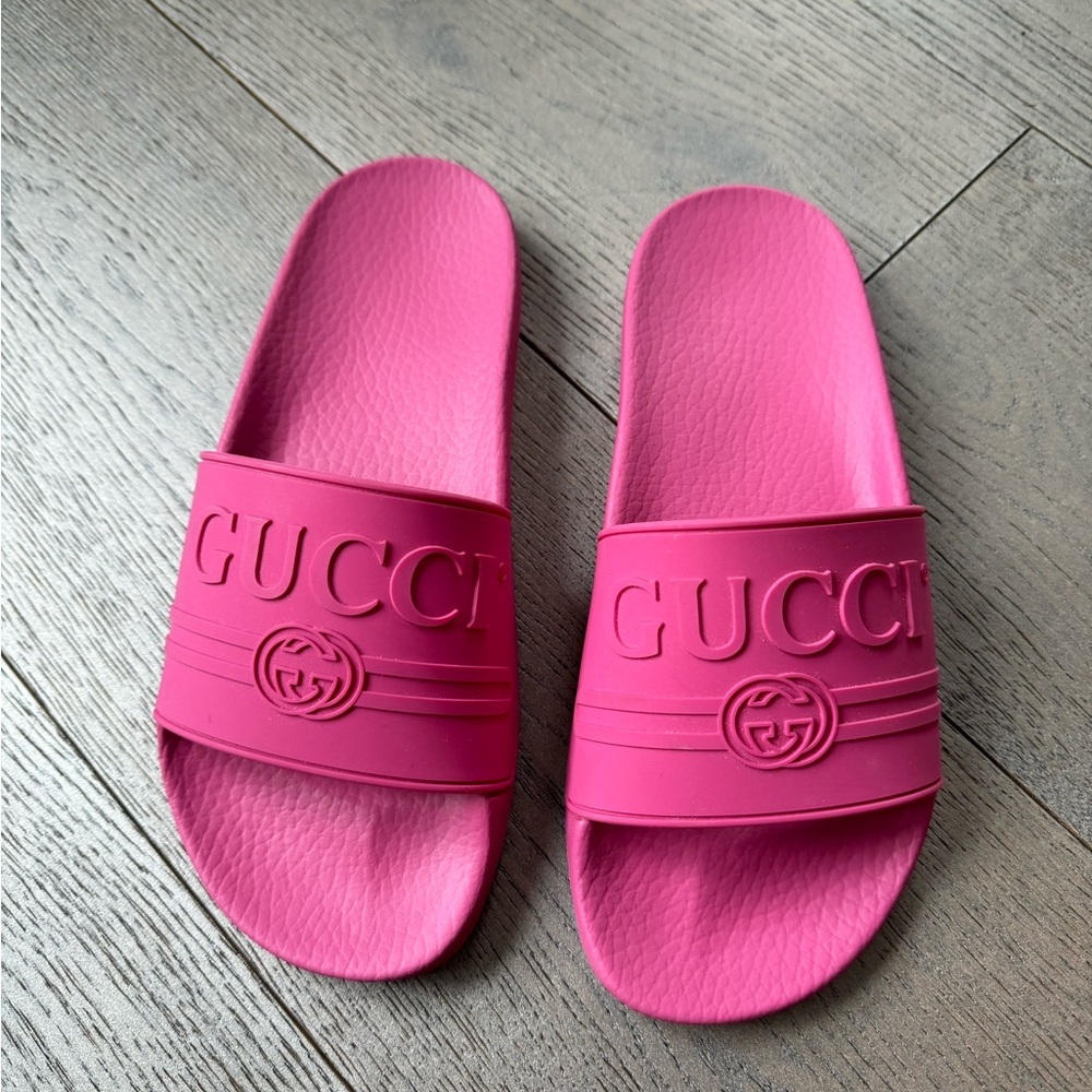 Women’s Gucci slides!